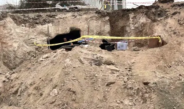 İnşaat temel kazısında kaya mezar odaları bulundu