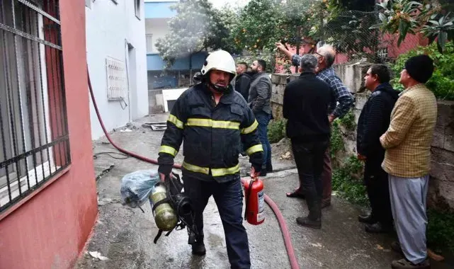Hatay'da alevlere teslim olan ev kullanılmaz hale geldi