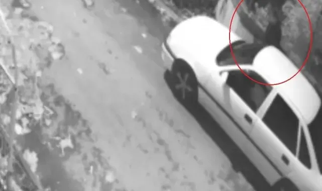 'Pes' dedirten hırsızlık: Saniyeler içerisinde otomobilin aynasını çaldı