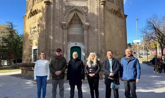 Vali Çelik, Tarih Envanteri Sayfasına Hüdavent Hatun Türbesi'ni anlattı