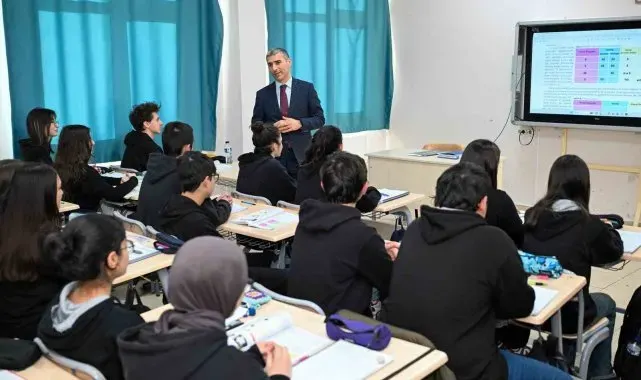Vali Aktaş öğrencilerle bir araya geldi
