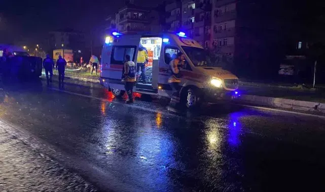 Milas'ta direğe çarpan otomobil takla attı: 2 yaralı