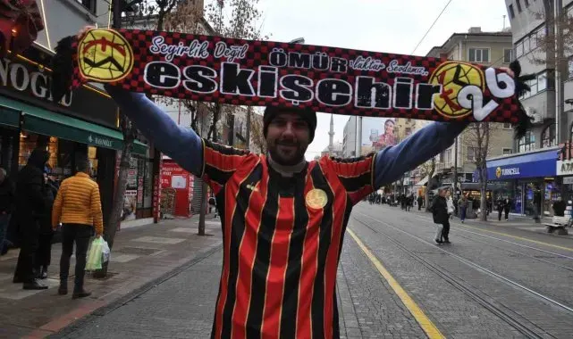 Eskişehirspor'un kritik maçını izlemek için İzmir'den geldi