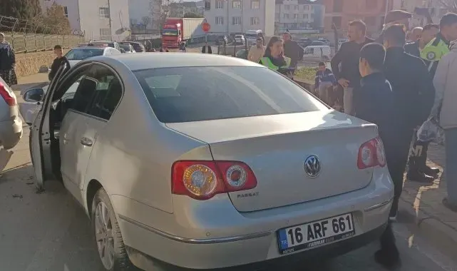 Otomobiller kafa kafaya çarpıştı: 4 yaralı