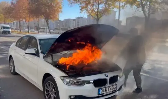 Diyarbakır'da seyir halindeki otomobilin motoru alevlere teslim oldu