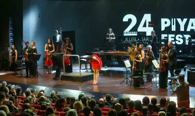 Agora Senfoni Orkestrası, sokak hayvanları için sahne aldı