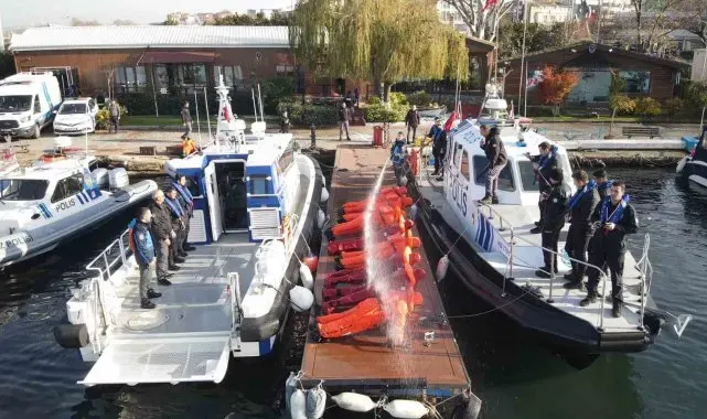 Yalova'da zorlu gemi adamı eğitimini tamamlayan polisler sertifikalarını aldı