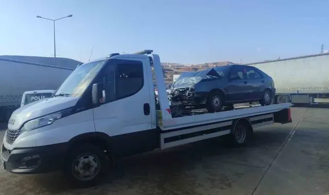 Siirt'te otomobil jandarma minibüsüne çarptı