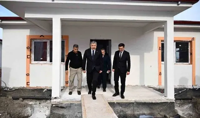 Osmaniye'de Çona ve Dereli köyünde yapımı devam eden köy konutlarının yüzde 75'i tamamlandı