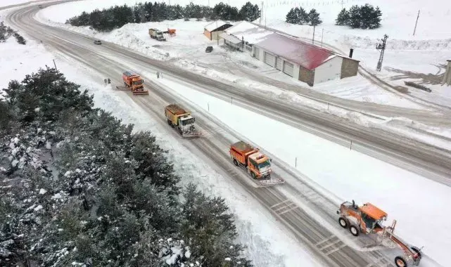 Erzincan güne kar yağışıyla uyandı