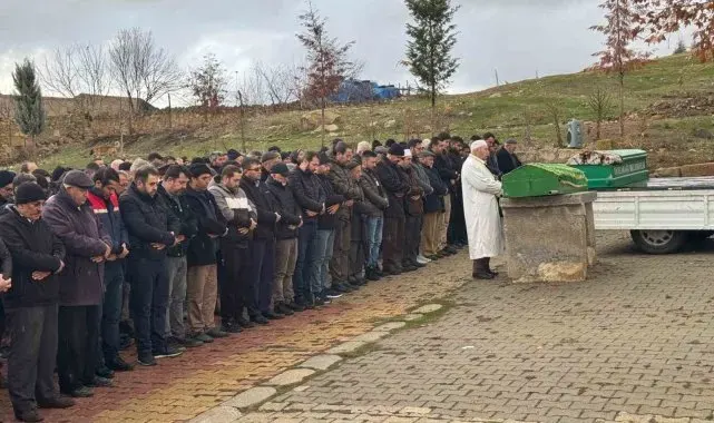 Akraba ziyaretine giderken kazada ölen çift toprağa verildi