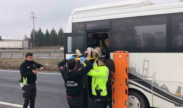 Çorlu'da 3 kişinin yaralandığı servis kazası kamerada