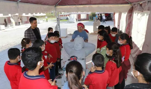 Alanya'da öğrenciler sanatla tanışıyor