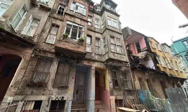 Fatih'te çöken binanın Athena Gökhan'ın kardeşi Hakan Özoğuz'a ait olduğu iddiası