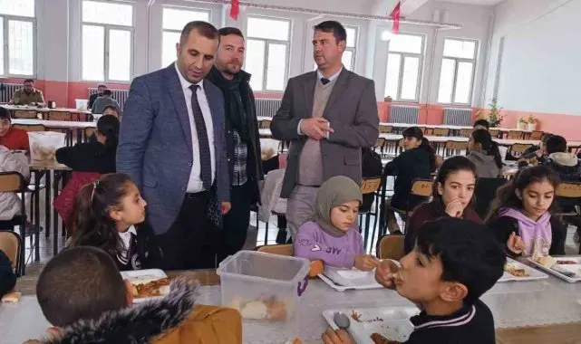 Müdür Tunçel: "Bol kitap okuyun"