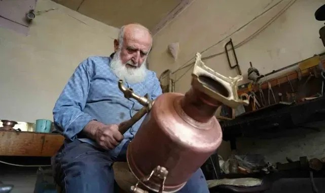 81 yaşındaki ustanın yaptığı bakır semaverler 20 bin TL'den satılıyor, yurt dışından bile talep görüyor