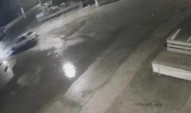 Fiat Tofaş'ın sulu drifti kamerada: 32 bin TL ceza yedi, iş yerinin malzemelerine çarpıp kaçtı