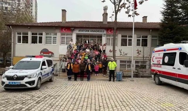 Elazığ'da fermuar sistemi ile yaşama yol ver kampanyası sürüyor