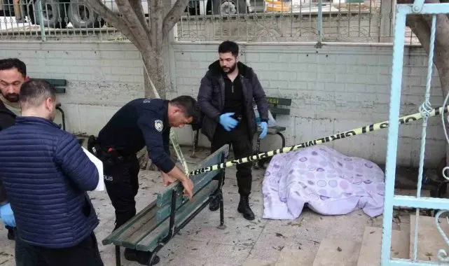3 gündür kaldığı cami avlusunda ölü bulundu