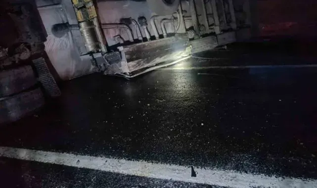 Niğde-Kayseri karayolunda akaryakıt tankeri devrildi: 1 yaralı