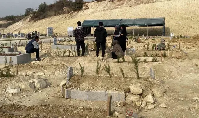 Mersin'de babasının öldürdüğü çocuk toprağa verildi