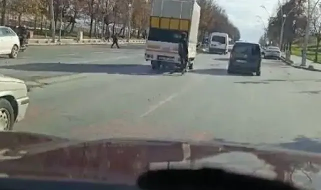 Sultangazi'de patenli şahsın tehlikeli yolculuğu kameraya yansıdı