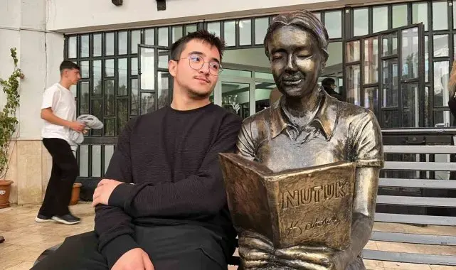Kitap Okuyan Öğrenci Heykeli ile farkındalık oluşturulacak