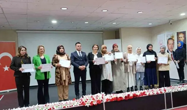 Aile eğitim programına katılan kursiyerlere katılım belgesi verildi