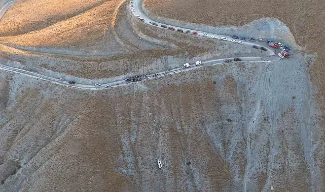 Elazığ'da minibüsün yuvarlandığı uçurum ve kurtarma çalışmaları dronla görüntülendi