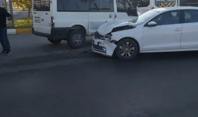 Mardin'de otomobil ile minibüs çarpıştı
