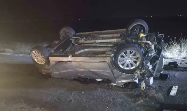 Eskişehir'de bariyerlere çarpan araç takla attı: 1 ölü, 3 yaralı