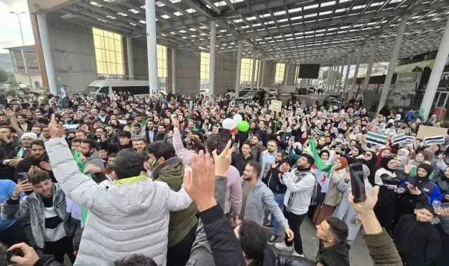 Esed rejimi çöktü, Karabük'teki Suriyeliler kutlama yaptı