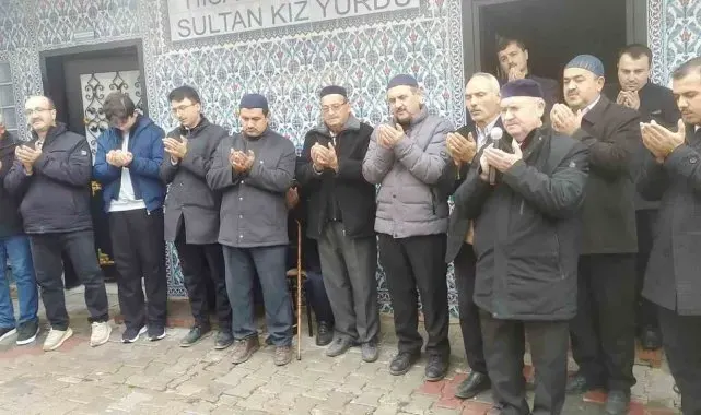 Hisarcık'ta 45 kişilik umre kafilesi dualarla uğurlandı