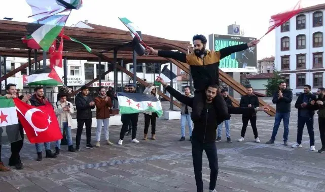 Esed rejimi çöktü, Kütahya'da Suriyeliler kutlama yaptı