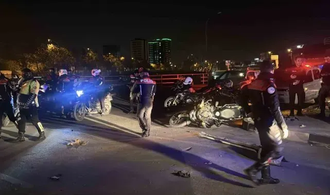 Adana'da 'Dur' ihtarına uymayan aracı kovalayan polis ekibi kaza yaptı: 2 yaralı
