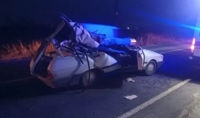 Kırklareli'nde tıra arkadan çarpan otomobilde 1 kişi hayatını kaybetti