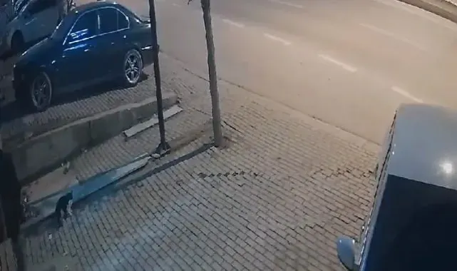 Motosikleti 30 metre sürüklendi, ayağa kalkıp yoluna devam etti