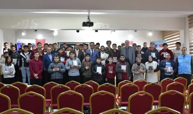 Karaman'da öğrencilere Kur'an-ı Kerim hediye edildi