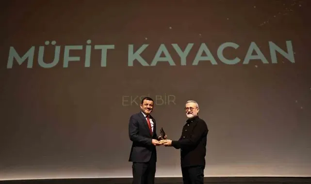 Ünlü sanatçı Kayacan'dan Başkan Çavuşoğlu'na övgü