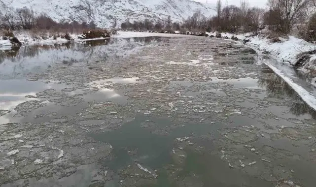 Kızılırmak'tan adeta buz oldu aktı