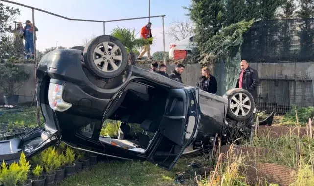 Bursa'da kontrolden çıkan araç çiçek bahçesine uçtu : 2 yaralı