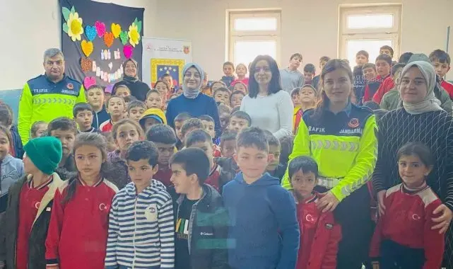 Jandarmadan öğrencilere trafik eğitimi