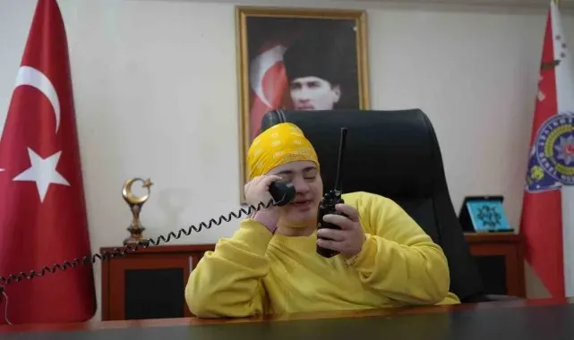Bayburt'ta bir günlüğüne polis olan özel öğrenciler devriye atıp ekiplere anons geçtiler