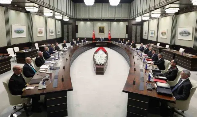 Cumhurbaşkanı Recep Tayyip Erdoğan başkanlığındaki Milli Güvenlik Kurulu Toplantısı Cumhurbaşkanlığı Külliyesi'nde başladı.