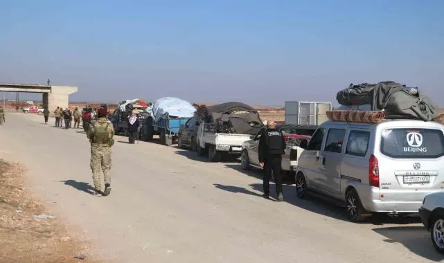 Terör örgütü PKKYPG'den temizlenen Tel Rıfat'ta 8 yıl mahsur kalan Suriyeliler Afrin'e doğru yola çıktı