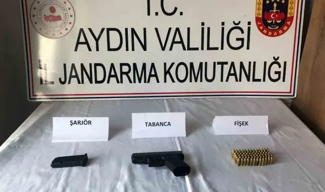 Şüphe üzerine durdurulan araçta silah ele geçirildi