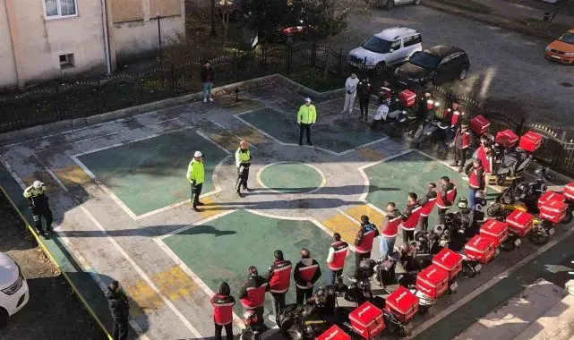 Trafik güvenliği için motokuryelere eğitim verildi