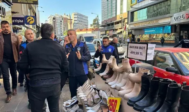 Adana'da zabıta ekiplerinden kaldırım işgaline yönelik denetim