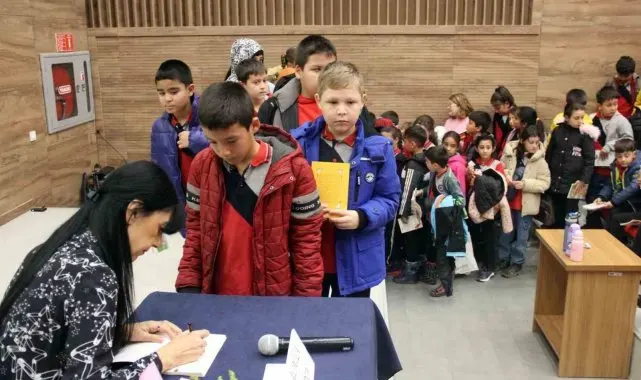 Büyükşehir kitap kurtlarını yazarlarla buluştu