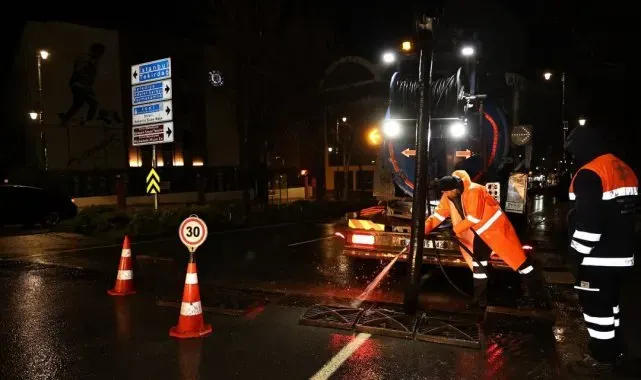 Silivri Belediyesi yoğun yağışlara karşı önlem çalışmalarını sürdürüyor